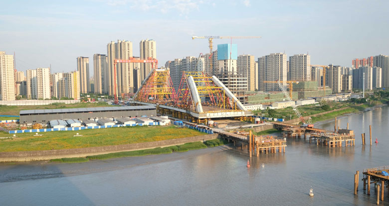 新典橋主橋初具規(guī)模